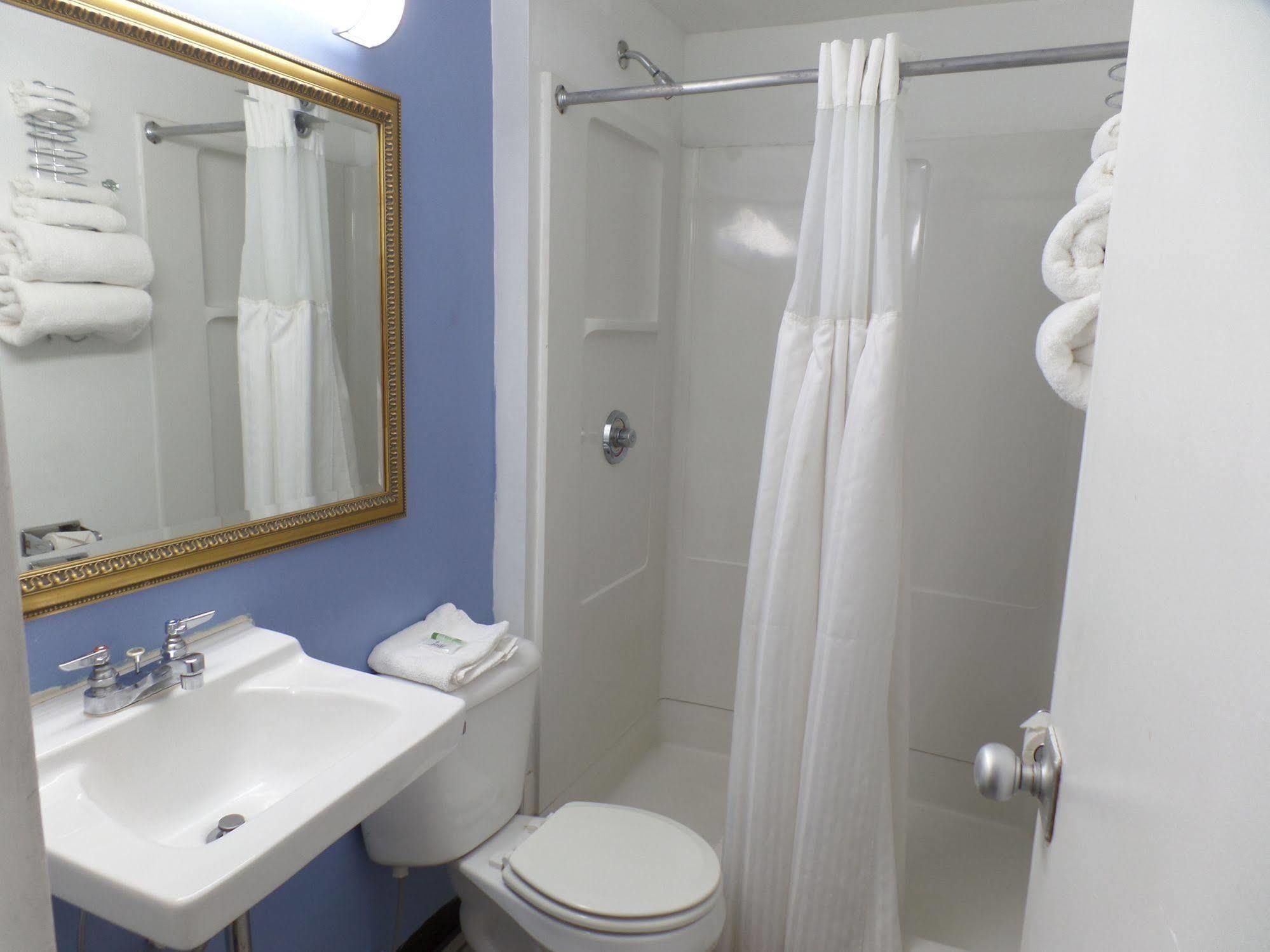 Executive Inn Чиликоти Екстериор снимка